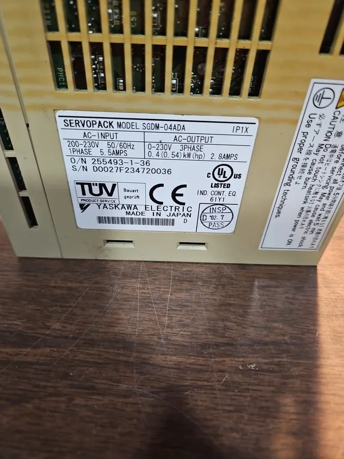 Сервопривод Yaskawa SGDM-04ADA ServoPack Servo Drive 1Ph 230V In 0.4kW 2.8A 300H — фото лота 2