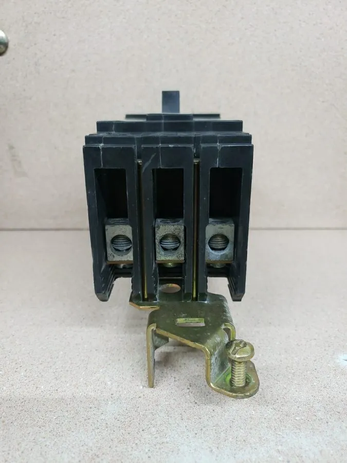 Автоматический выключатель Square D FJA34100 100 Amp 480V 3 Pole Circuit Breaker