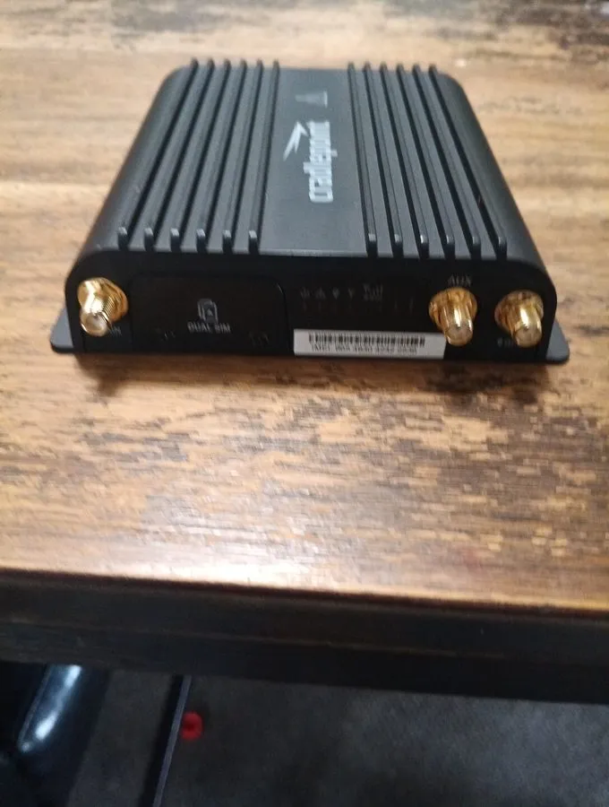Маршрутизатор Cradlepoint IBR600C-150M-D 150 Mbps 2-Ports Wireless (Wi-Fi) Route — фото лота 1