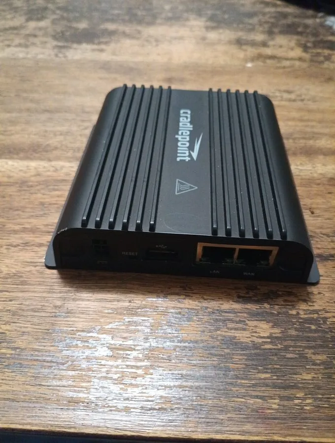 Маршрутизатор Cradlepoint IBR600C-150M-D 150 Mbps 2-Ports Wireless (Wi-Fi) Route — фото лота 2