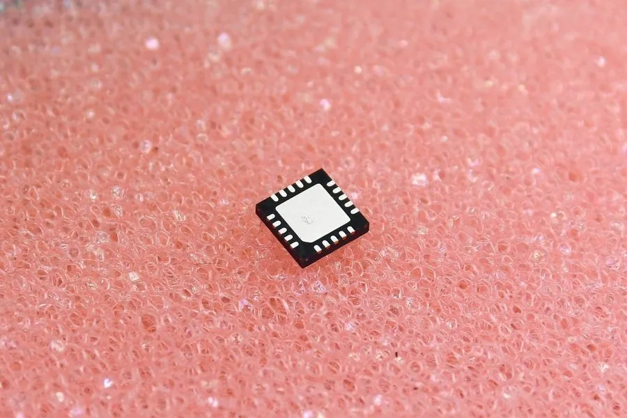 Датчик температуры 7 Analog Devices AD7291BCPZ 8‑Channel 12‑Bit ADC Temperature 
