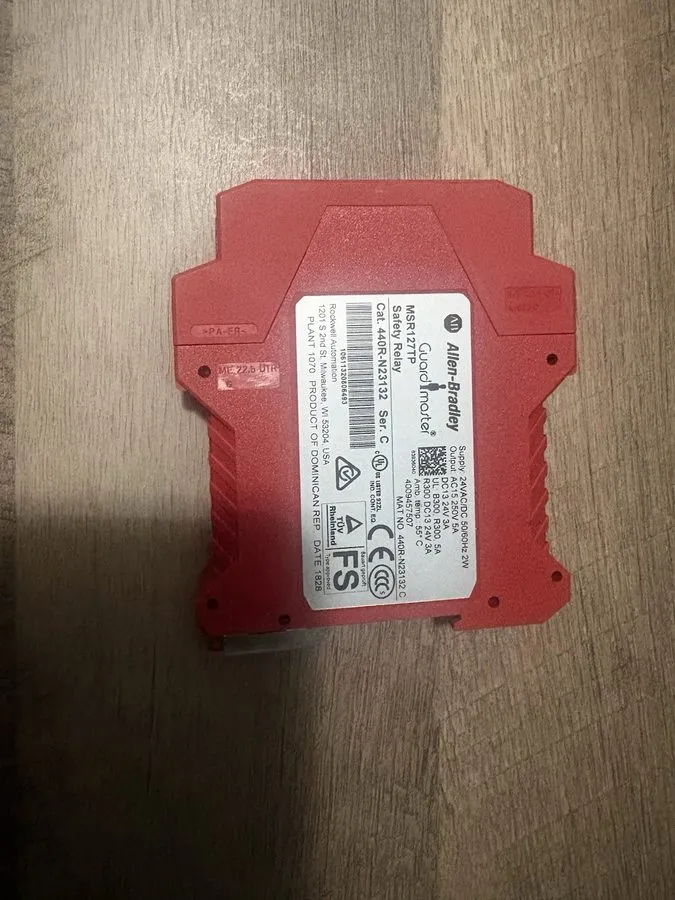 Реле безопасности Allen-Bradley Guardmaster MSR127TP Safety Relay 24V AC/DC DIN 