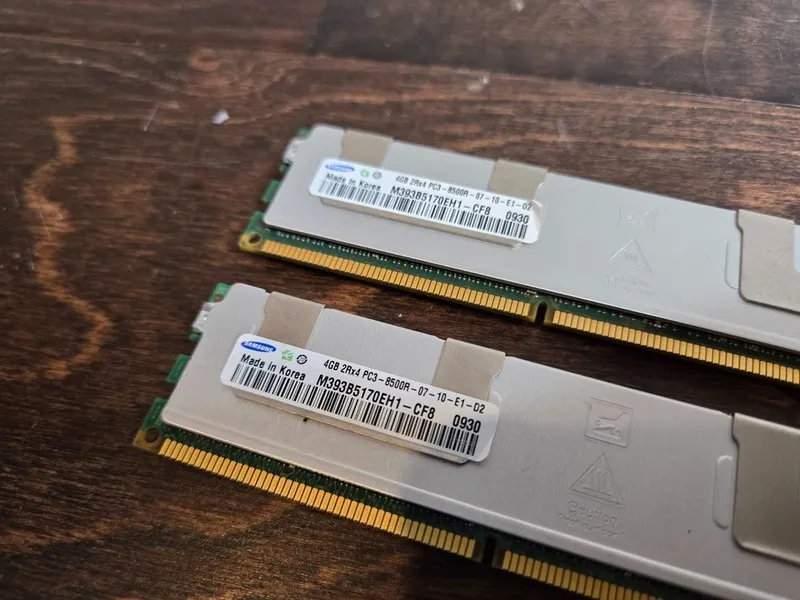 Модуль памяти Samsung 4GB 2Rx4 DDR3-1066MHz PC3-8500R ECC RAM M393B5170EH1-CF8