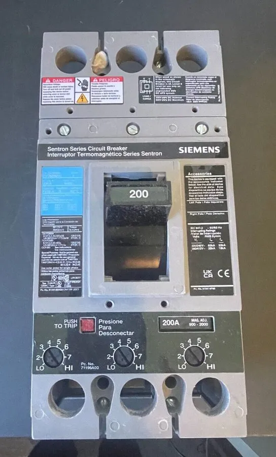 Автоматический выключатель Siemens Sentron 200 Amp Circuit Breaker 3 Pole 600 VA