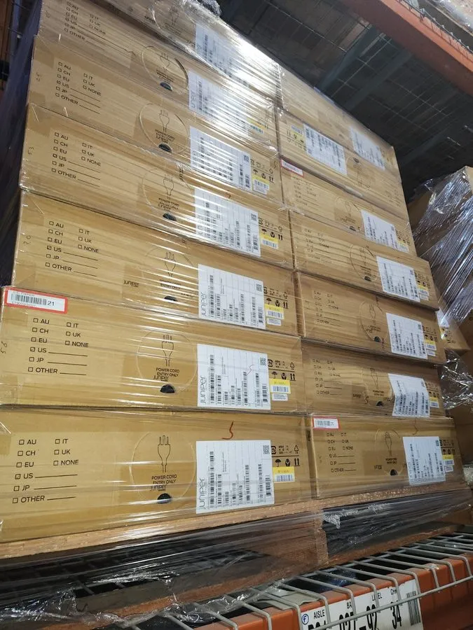 Коммутатор Juniper QFX5200-32C-AFO2 32-Port 100GbE QSFP28 Switch ig — фото лота 1