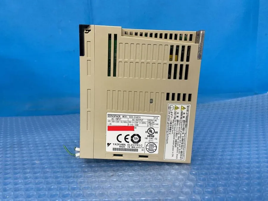 Сервопривод Yaskawa 100W Servopack SGDS-01A01A AC Servo Drive