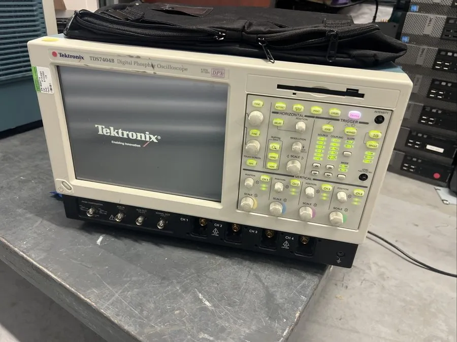 Осциллограф Tektronix TDS7404B Oscilloscope,4GHz,20GS/s,4CH — фото лота 1