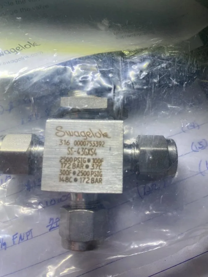 Клапан Swagelok SS-43GXS4 Three way ball valve shipping