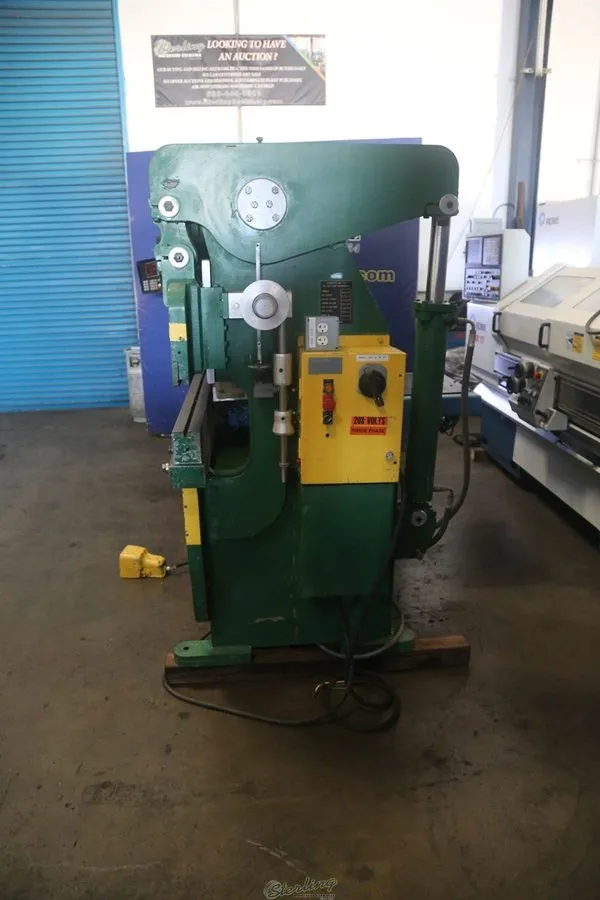 Оборудование ЧПУ 60 Tons x 8', Accurpress Manual Hydraulic Press, Mdl. 7608, PR1 — фото лота 1