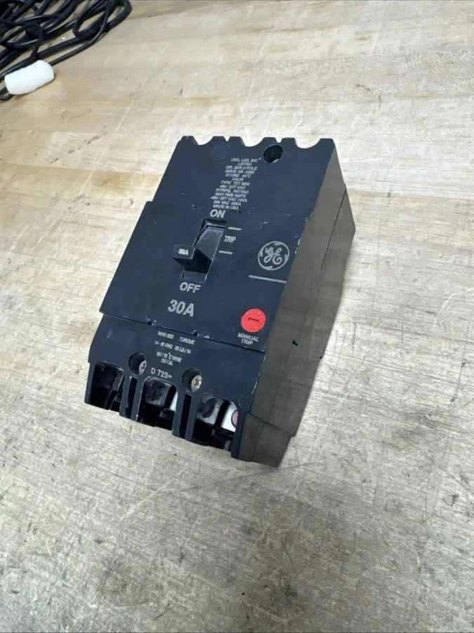 Автоматический выключатель GE TEY330 30A 3-Pole 480V Type TEY Circuit Breaker HA
