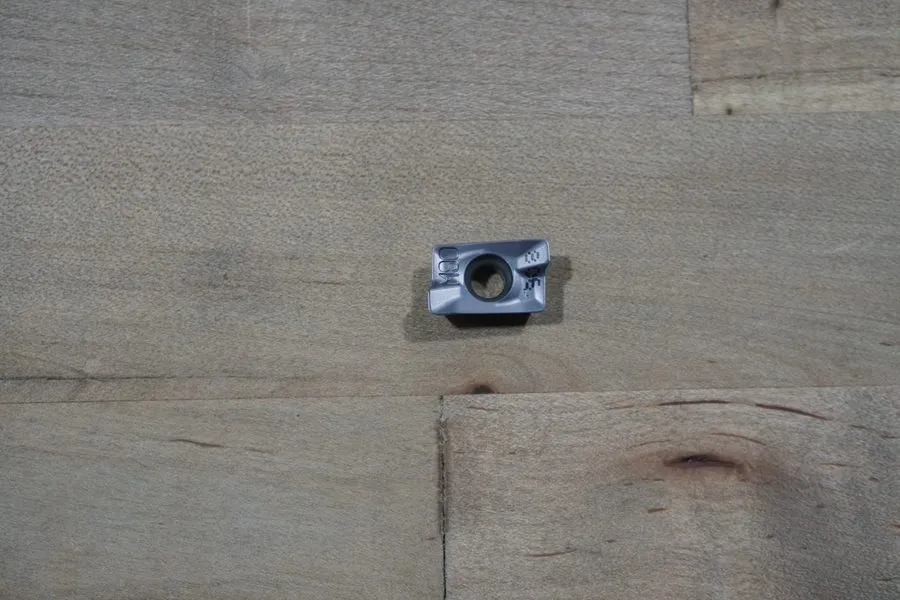 Режущий инструмент ISCAR IC908 'HELI-MILL' CARBIDE INSERT WITH HELICAL CUT EDGES