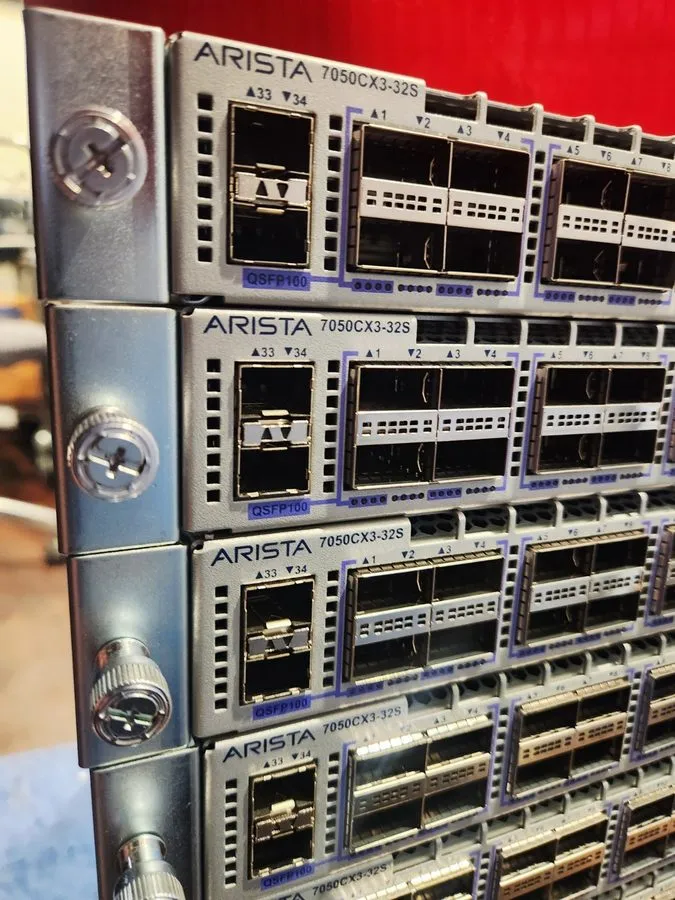 Коммутатор Arista DCS-7050CX3-32S-R 7050X3, 32x100GbE QSFP+2xSFP+ Switch W/2xAC — фото лота 1