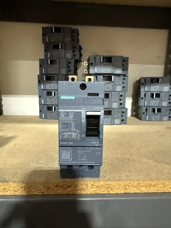 Автоматический выключатель Siemens 3VA4125-6ED24-0AA0 3 POLE 25 AMP CIRCUIT BREA