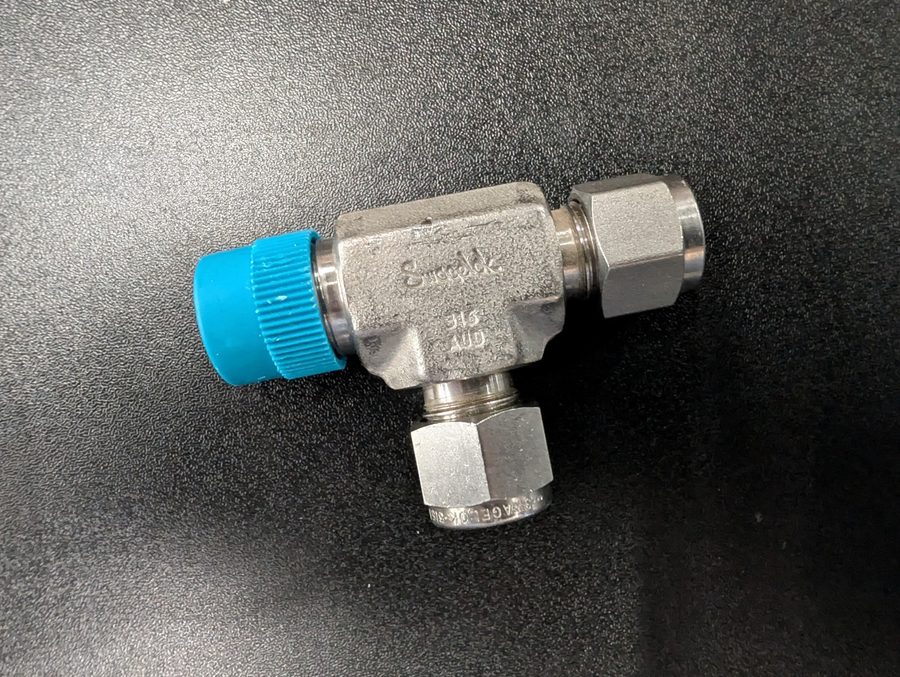 Фитинг Stainless Steel Swagelok Tube Fitting,Union Tee 3/16" Tube OD SS-300-3-6T — фото лота 1