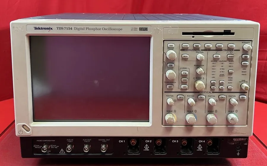 Осциллограф Tektronix TDS7154 Digital Phosphor Oscilloscope 1.5GHz 20GS/s 4CH DP