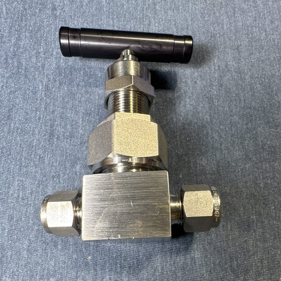 Клапан Swagelok SS-6NBS6 Manual Stainless Needle Valve 6000psi 3/8in Tube