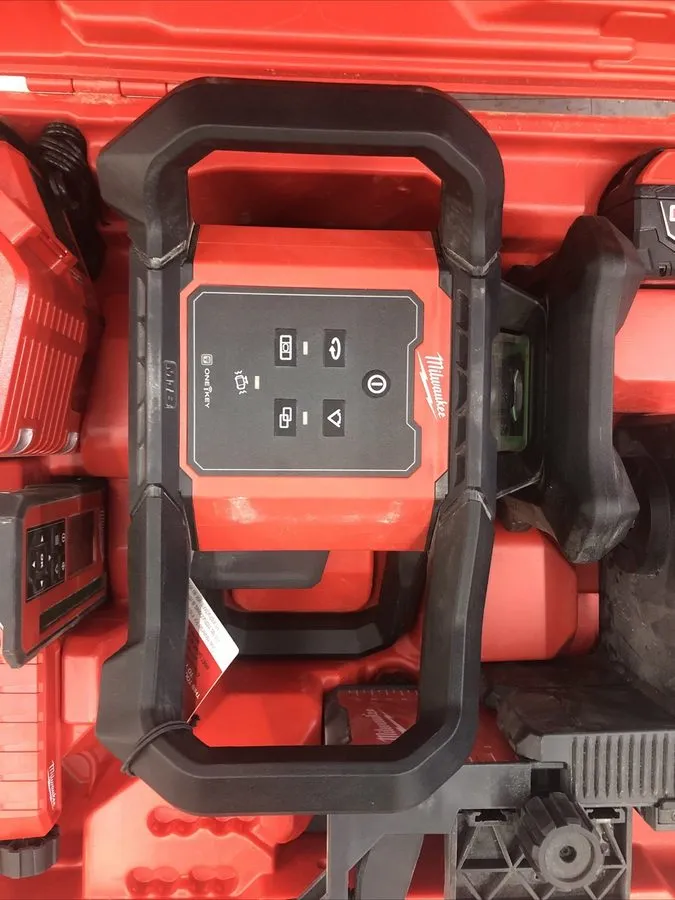 Нивелир Milwaukee 3702-21 M18 Green Interior Rotary Laser Level Kit W/remote