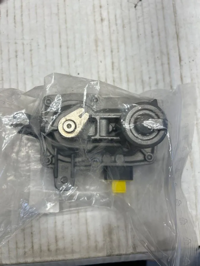 Трубопроводная арматура GM Exhaust Back Pressure Regulator 40009243