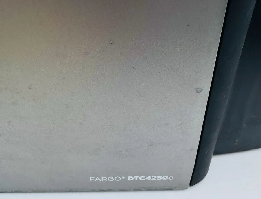 Принтер этикеток HID Fargo DTC4250e ID Card Printer & Encoder Fair Condition