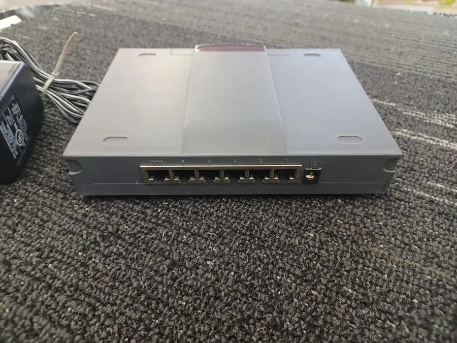 Коммутатор Linksys Network Everywhere NH1005 V2 Fast Ethernet 5 Port Hub — фото лота 1