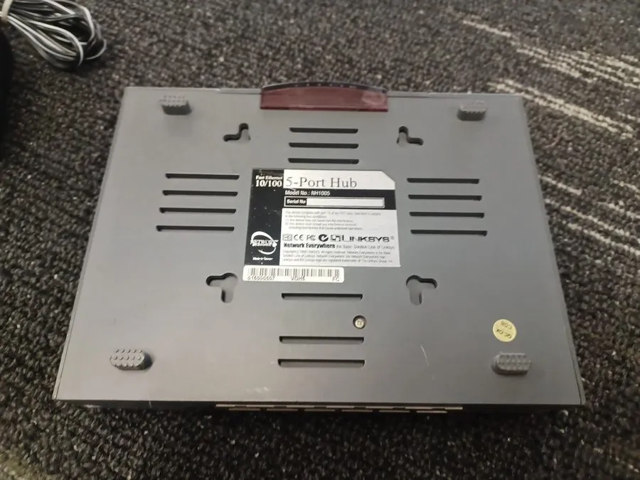 Коммутатор Linksys Network Everywhere NH1005 V2 Fast Ethernet 5 Port Hub — фото лота 2
