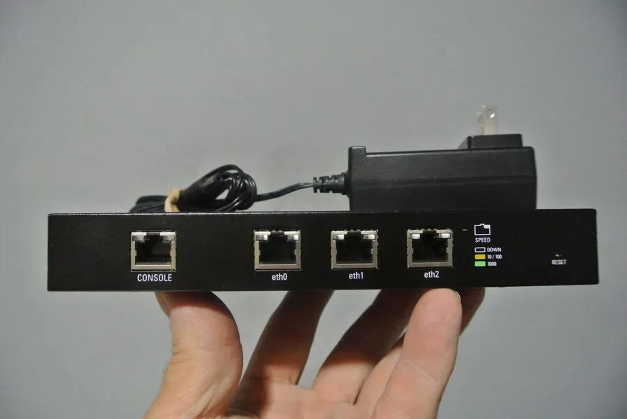 Маршрутизатор UBIQUITI EDGEROUTER ERLite-3 MANAGED GIGABIT 3 port ROUTER L3 upda