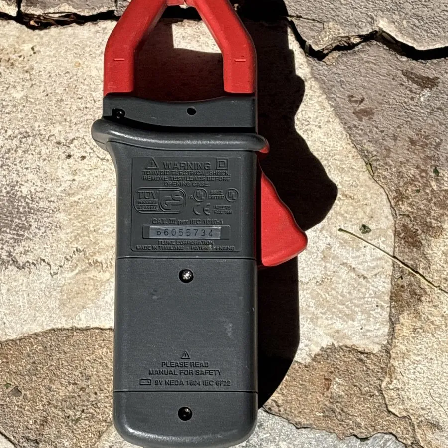 Тестер Fluke 323 True-RMS Digital Clamp Meter, 600V AC & DC Voltage No Leads — фото лота 1