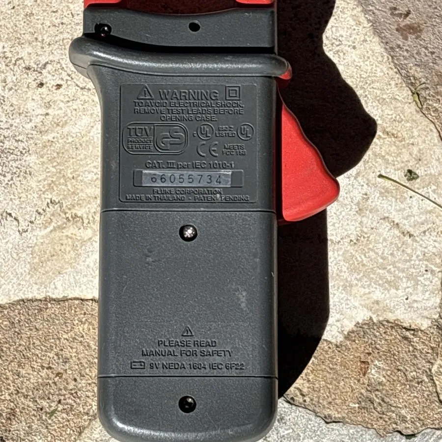 Тестер Fluke 323 True-RMS Digital Clamp Meter, 600V AC & DC Voltage No Leads — фото лота 2