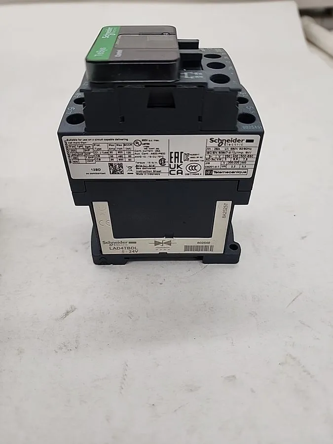 Контактор Schneider LC1D12BD TeSys Deca three-pole contactor, 12A, 24VDC, cULus