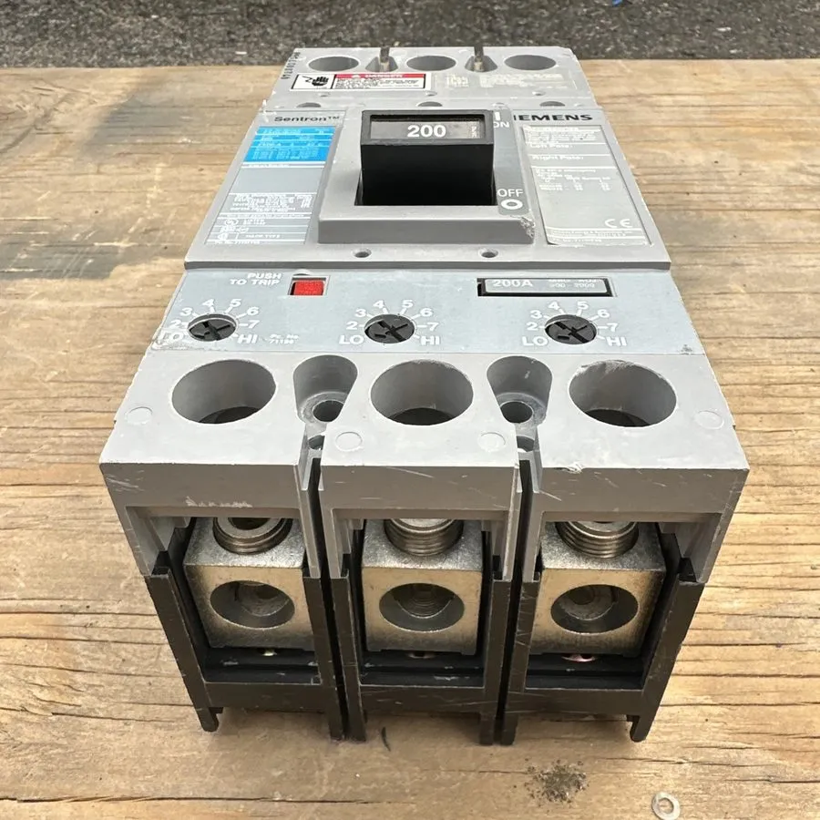 Автоматический выключатель Siemens Sentron 200 Amp Circuit Breaker 3 Pole 600 VA