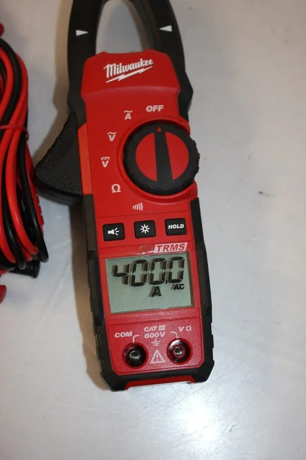 Тестер Milwaukee 2235-20 400 Amp 400A 600V AC/DC Clamp Meter