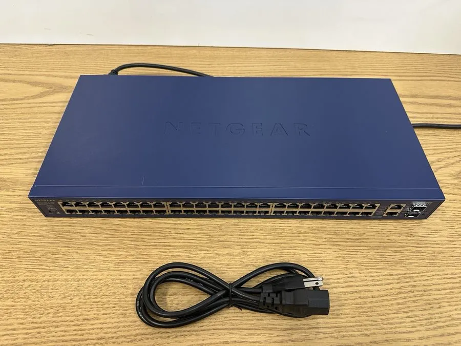 Коммутатор NetGear ProSafe (FS750T2) 48-Ports Rack-mountable Ethernet Switch — фото лота 1