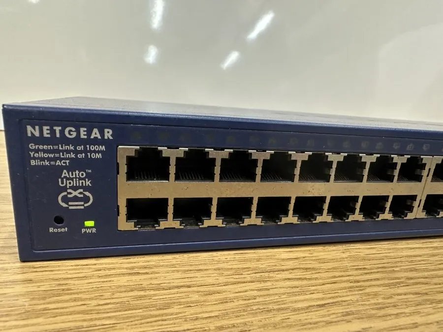 Коммутатор NetGear ProSafe (FS750T2) 48-Ports Rack-mountable Ethernet Switch — фото лота 2