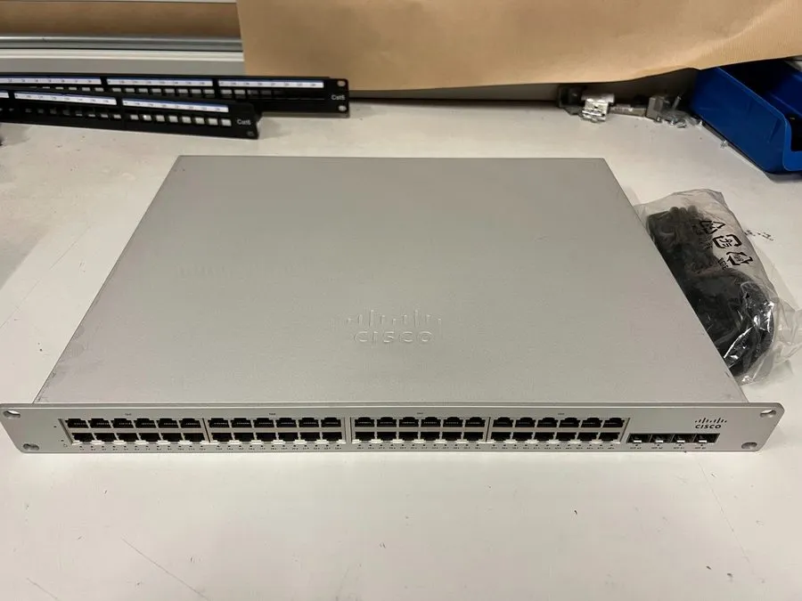 Коммутатор Cisco Meraki MS210-48-HW UNCLAIMED 48-Port SFP+ Gigabit Stackable Swi — фото лота 1