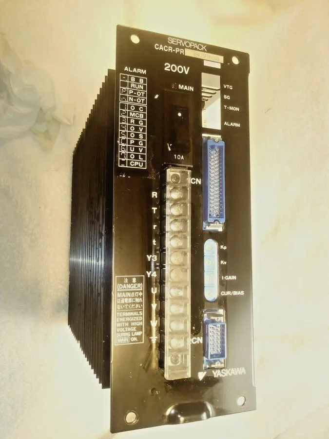 Сервопривод Yaskawa Servopack, CACR-PR AC3FRY40, 200v Servo Drive — фото лота 2