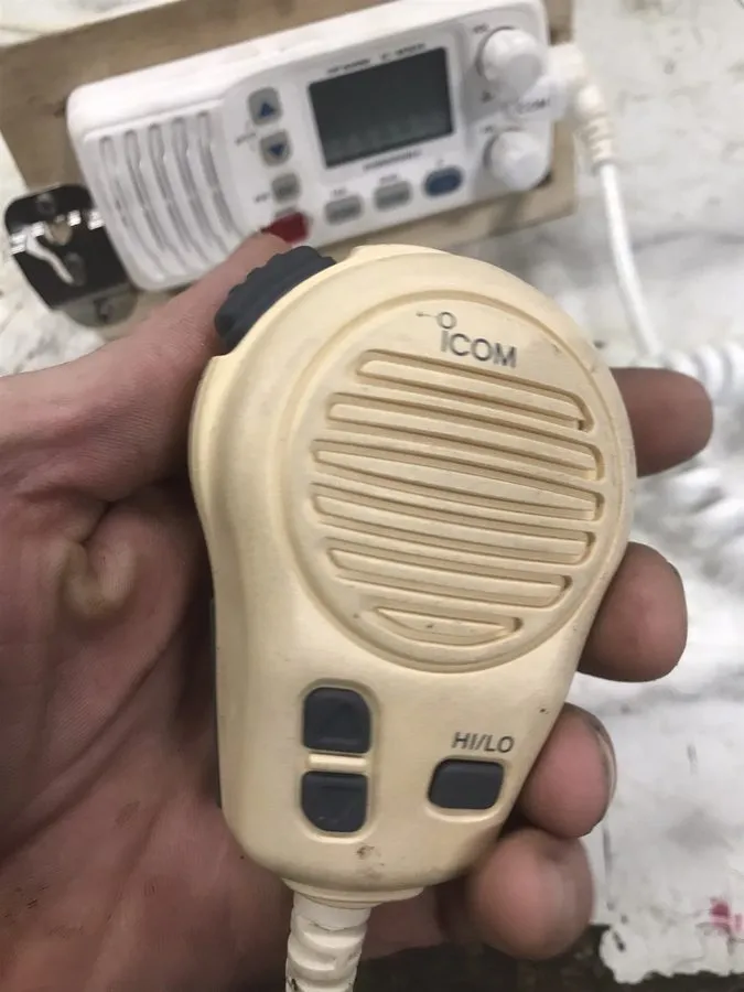 Радиостанция 86 Sea Ray 260 Weekender Boat Icom Marine VHF radio IC-M304 submers