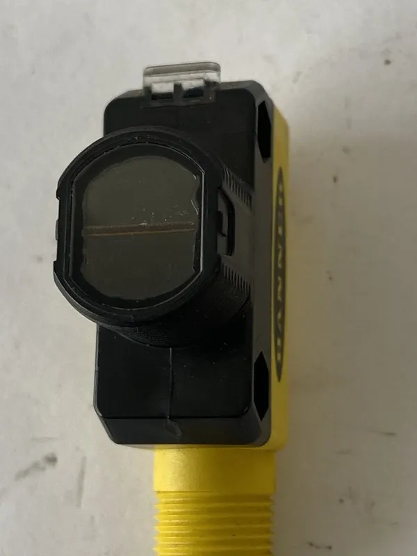 Фотоэлектрический датчик BANNER QS18VP6LPQ8 PHOTOELECTRIC SENSOR SWITCH 10-30VDC