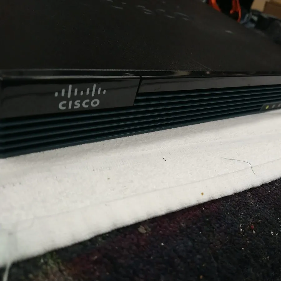 Маршрутизатор Cisco 1900 Series Model 1921 Gigabit Ethernet Service Router — фото лота 1