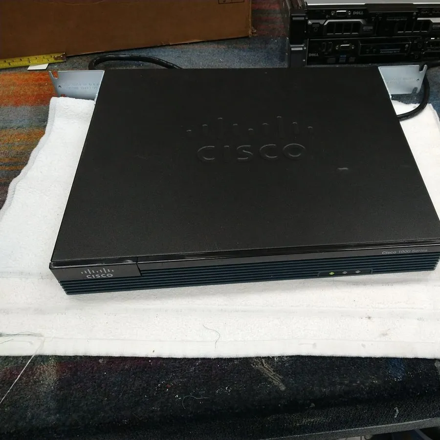 Маршрутизатор Cisco 1900 Series Model 1921 Gigabit Ethernet Service Router — фото лота 2
