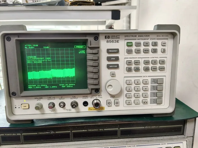 Анализатор спектра HP Agilent 8564E 9KHz 40GHz Spectrum Analyzer w/ 85620A modul