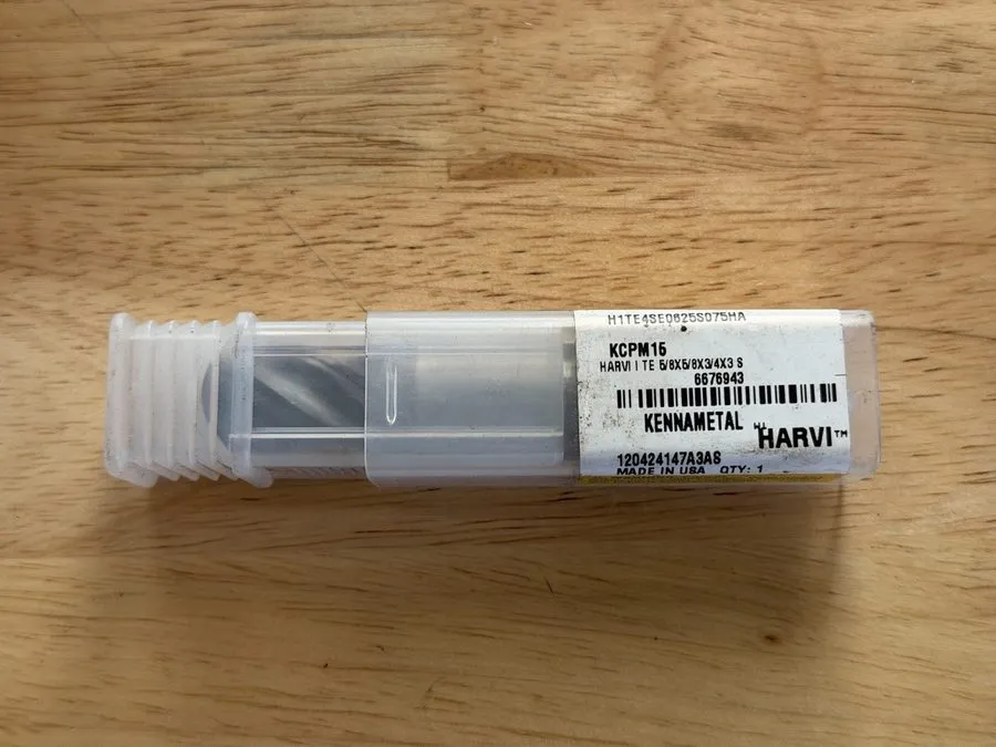 Режущий инструмент Kennametal Square End Mill: 5/8", 4 Flute, Solid Carbide, 667 — фото лота 1