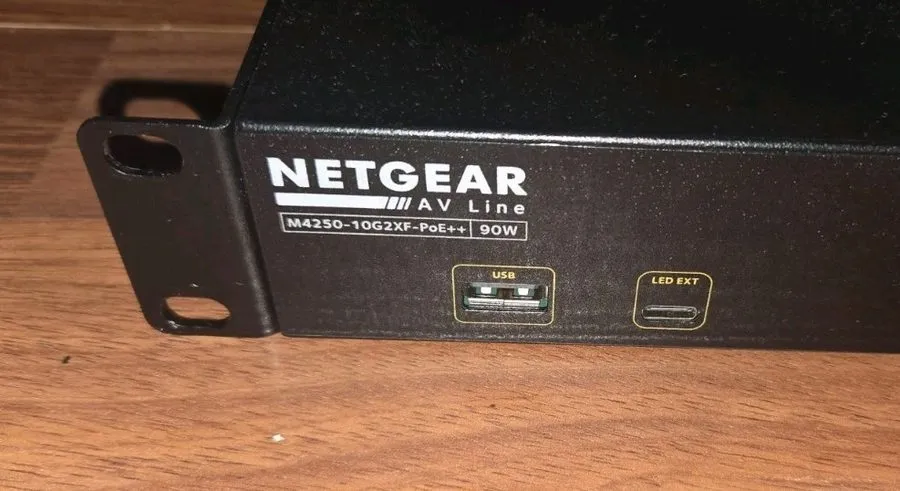 Коммутатор QSC Q-SYS NS10-720++ NETGEAR M4250-10G2XF-POE++ 12-Port 10GbE Switch 
