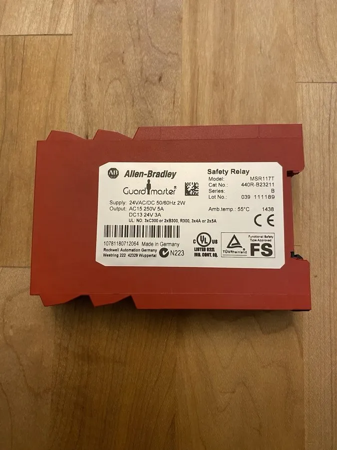 Реле безопасности Allen-Bradley 440R-B23211 Safety Relay 24V AC/DC Model MSR117T