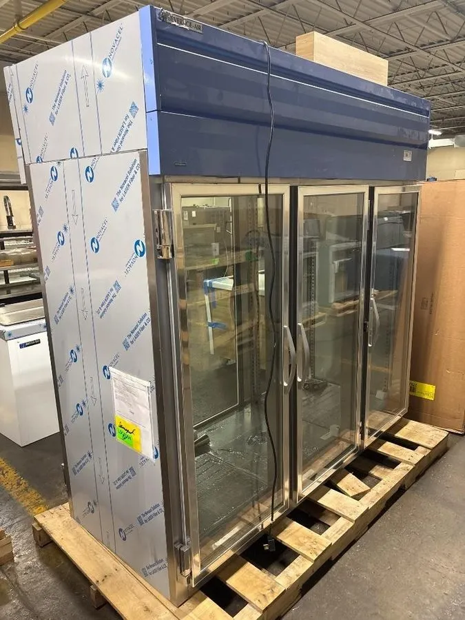 Холодильный шкаф Beverage-Air PRD3HC-1BG-NBC-BLUE three-section glass door reach — фото лота 2