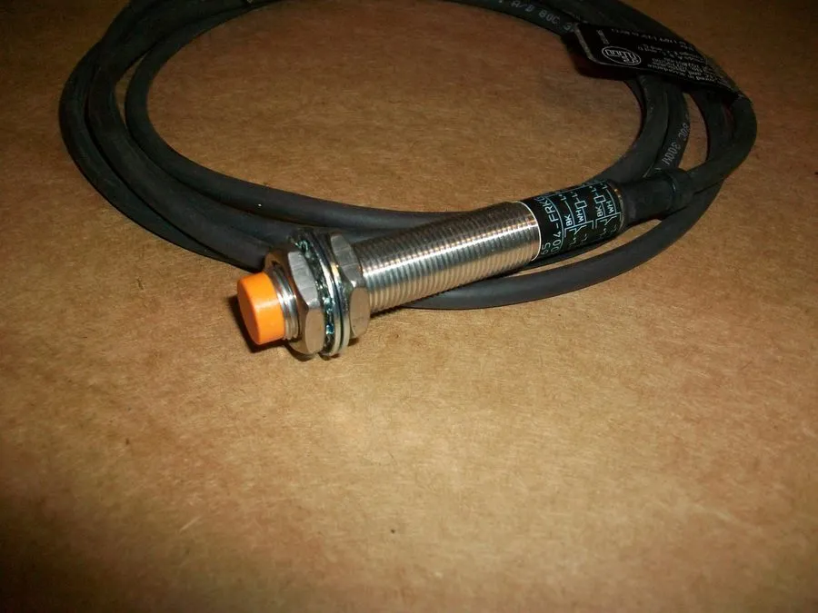 Датчик приближения IFM Efector IF5765 Inductive Proximity Switch Sensor IFA2004-