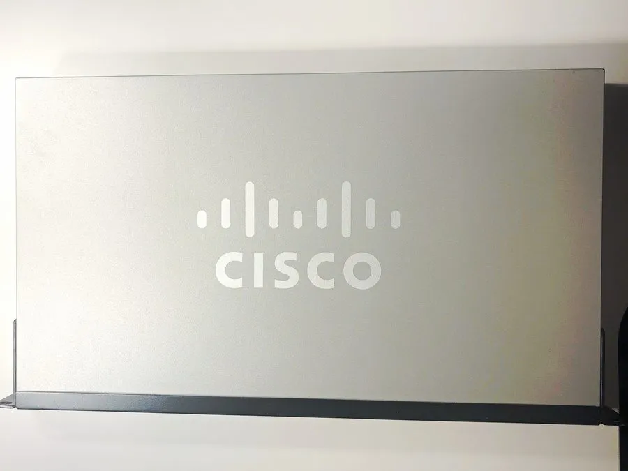 Коммутатор Cisco SG300-28PP 28-Port Gigabit PoE Managed Network Switch — фото лота 1