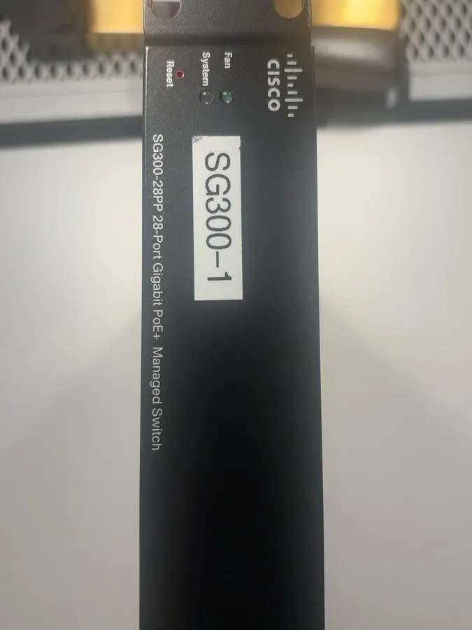 Коммутатор Cisco SG300-28PP 28-Port Gigabit PoE Managed Network Switch — фото лота 2