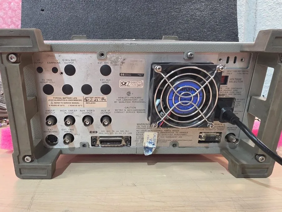 Анализатор спектра HP Agilent 8590B Spectrum Analyzer 9 kHz to 1.8GHz — фото лота 1