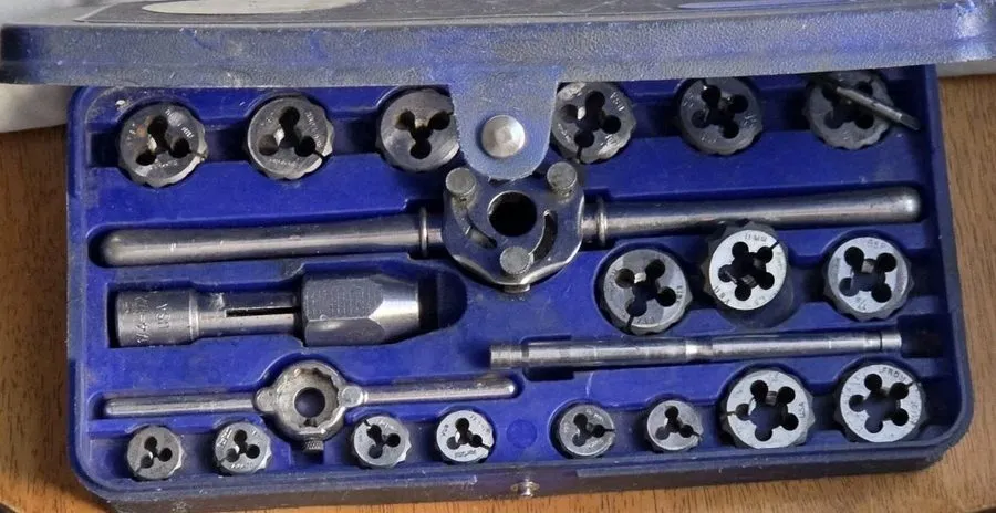 Режущий инструмент SNAP-ON METRIC TAP AND DIE SET #TDM117A (MISSING 1 TAP) — фото лота 1