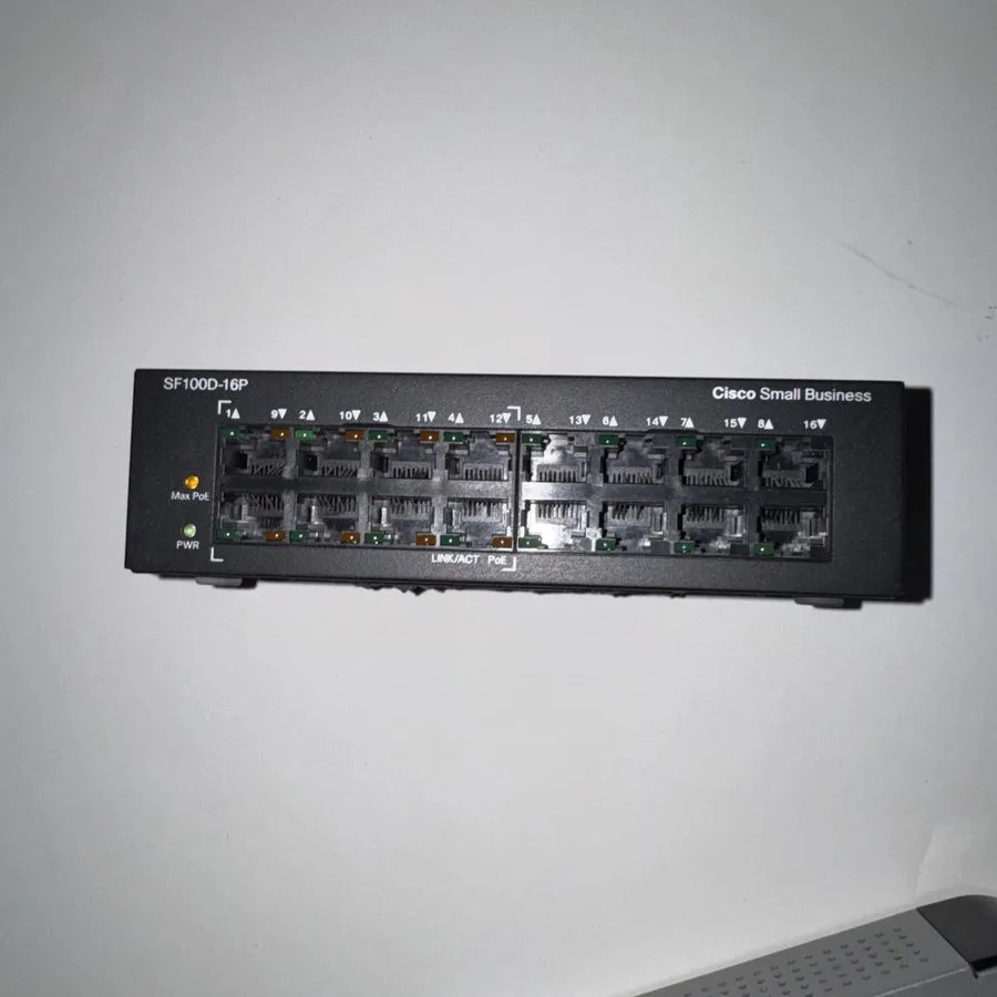Коммутатор Cisco Desktop Network Switch SF100D-16P